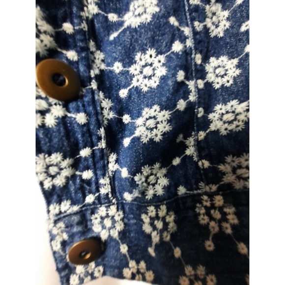 Bamboo Traders Embroidered white flowers on a denim jacket - Picture 11 of 12
